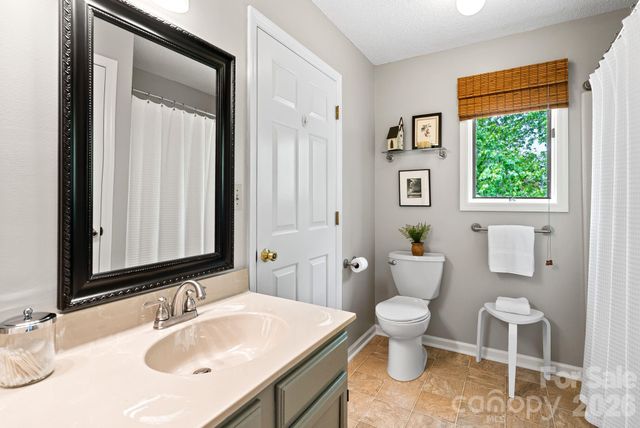 108 Kyfields Drive, Weaverville, NC 28787