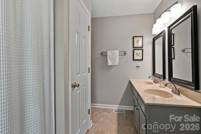 108 Kyfields Drive, Weaverville, NC 28787
