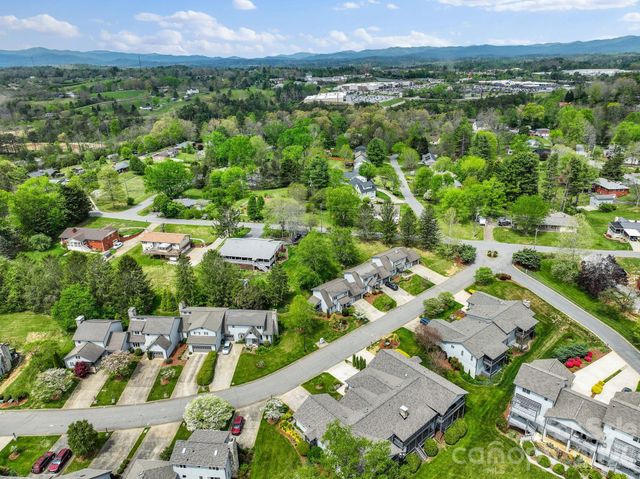 108 Kyfields Drive, Weaverville, NC 28787