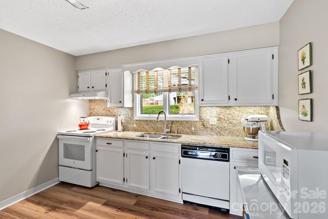 108 Kyfields Drive, Weaverville, NC 28787