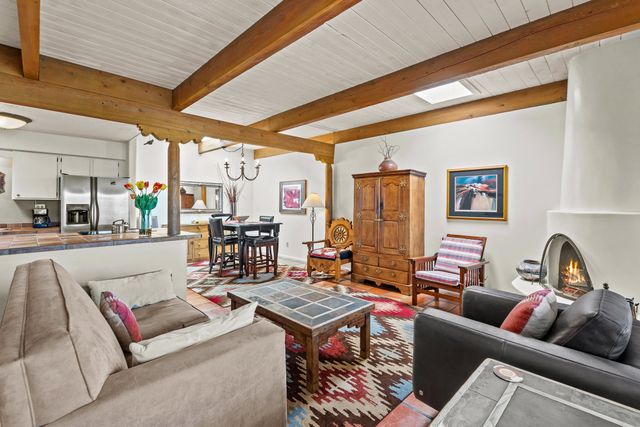 320 Artist 52, Santa Fe, NM 87501