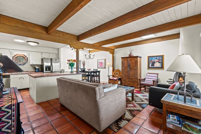 320 Artist 52, Santa Fe, NM 87501
