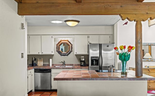 320 Artist 52, Santa Fe, NM 87501