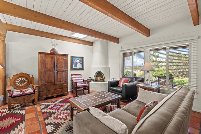320 Artist 52, Santa Fe, NM 87501