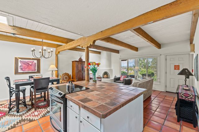 320 Artist 52, Santa Fe, NM 87501