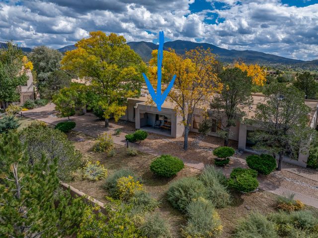 320 Artist 52, Santa Fe, NM 87501