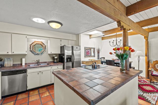 320 Artist 52, Santa Fe, NM 87501