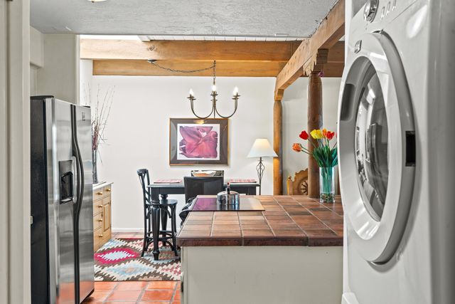 320 Artist 52, Santa Fe, NM 87501