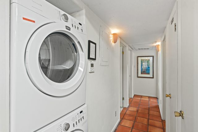 320 Artist 52, Santa Fe, NM 87501