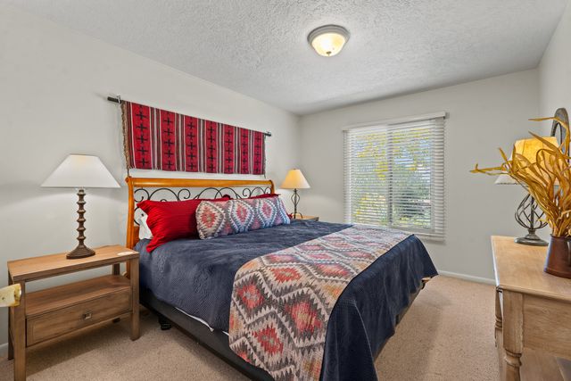 320 Artist 52, Santa Fe, NM 87501