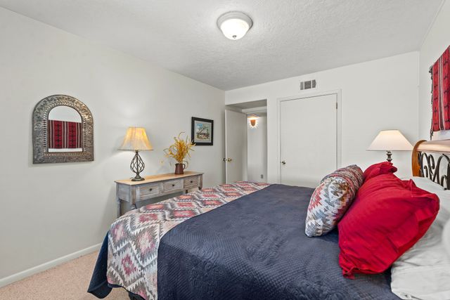 320 Artist 52, Santa Fe, NM 87501