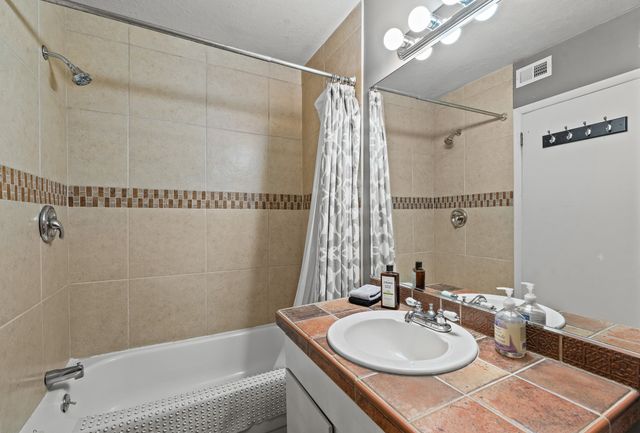 320 Artist 52, Santa Fe, NM 87501
