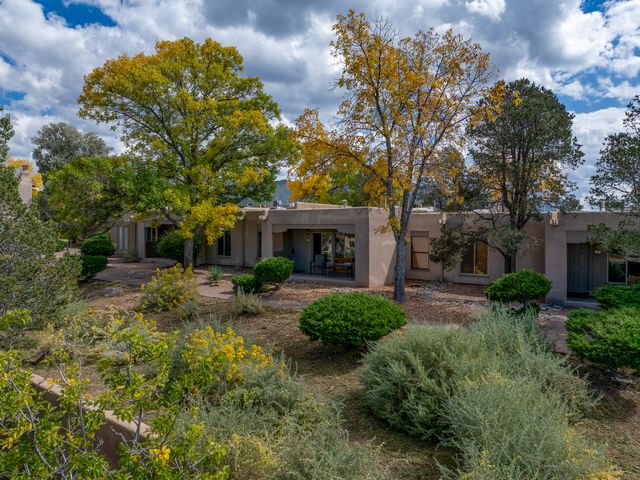 320 Artist 52, Santa Fe, NM 87501