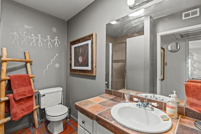 320 Artist 52, Santa Fe, NM 87501