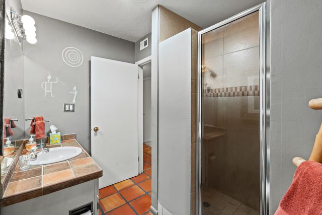320 Artist 52, Santa Fe, NM 87501