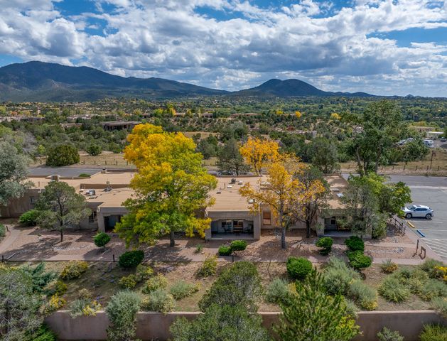 320 Artist 52, Santa Fe, NM 87501