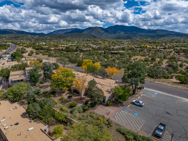 320 Artist 52, Santa Fe, NM 87501