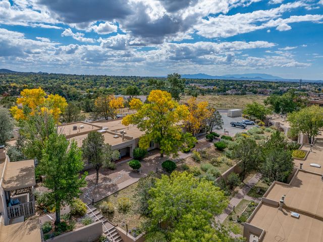 320 Artist 52, Santa Fe, NM 87501