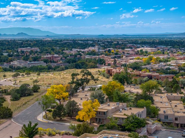 320 Artist 52, Santa Fe, NM 87501