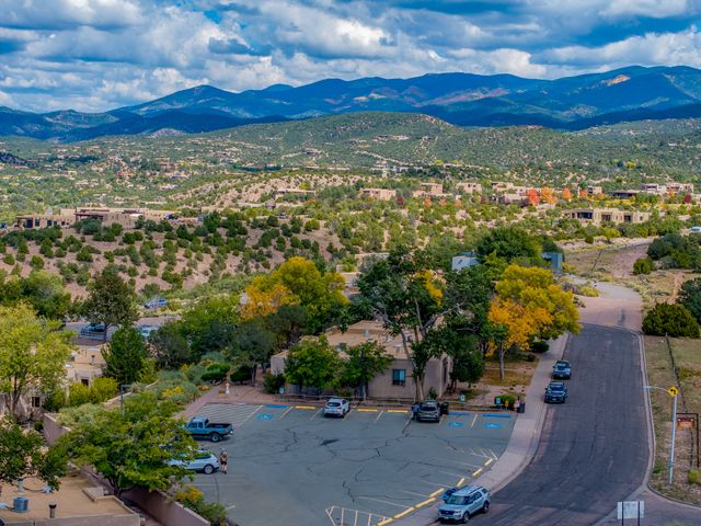 320 Artist 52, Santa Fe, NM 87501
