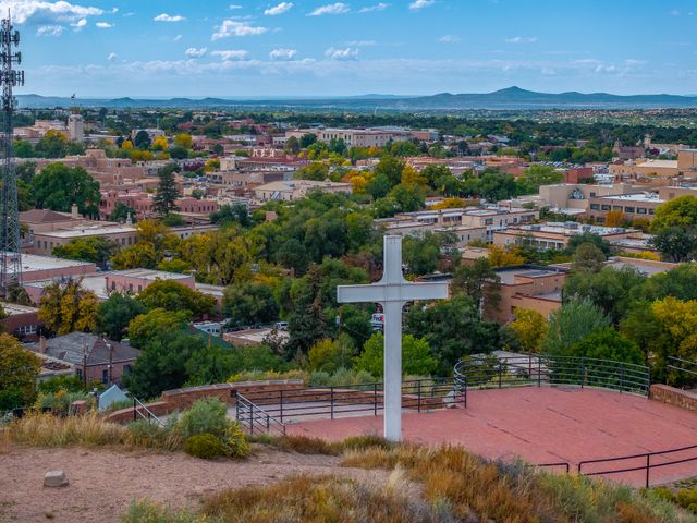 320 Artist 52, Santa Fe, NM 87501