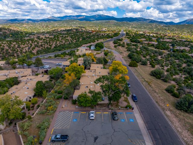 320 Artist 52, Santa Fe, NM 87501