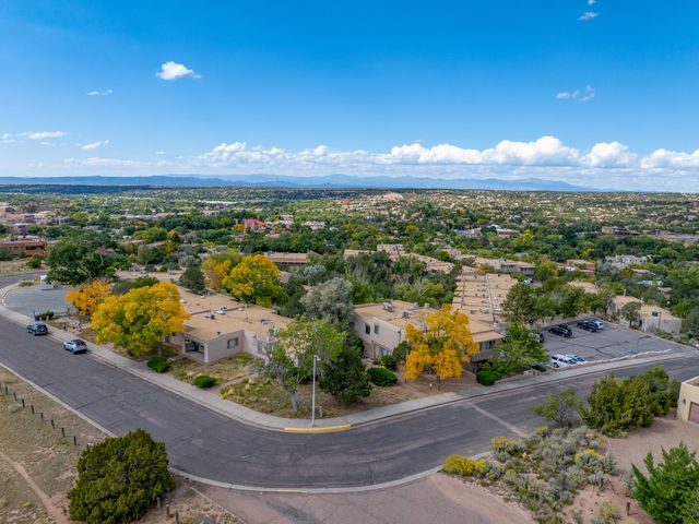 320 Artist 52, Santa Fe, NM 87501