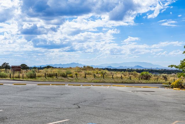 320 Artist 52, Santa Fe, NM 87501