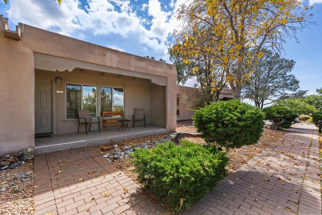 320 Artist 52, Santa Fe, NM 87501