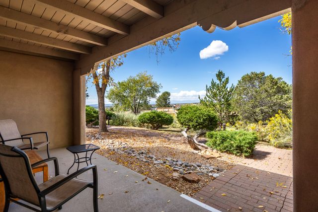 320 Artist 52, Santa Fe, NM 87501