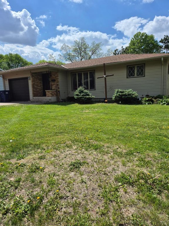 1038 Pleasant Lane, Faribault, MN 55021