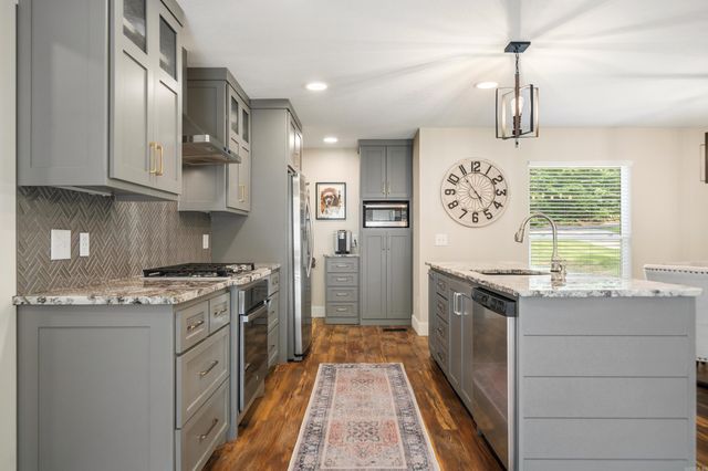 304 W Mountain View Drive, Hot Springs, AR 71913
