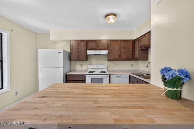 2521 Flint Drive, Wilmington, NC 28401