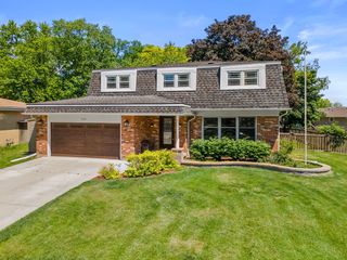533 N Beck Road, Lindenhurst, IL 60046