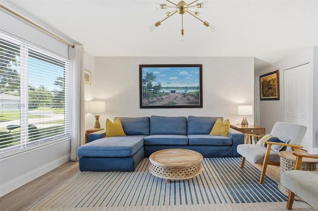 8440 SW 180th St, Palmetto Bay, FL 33157