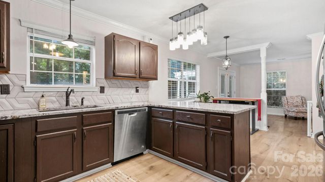 6901 Daerwood Place, Charlotte, NC 28215