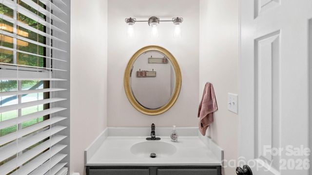 6901 Daerwood Place, Charlotte, NC 28215