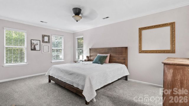 6901 Daerwood Place, Charlotte, NC 28215