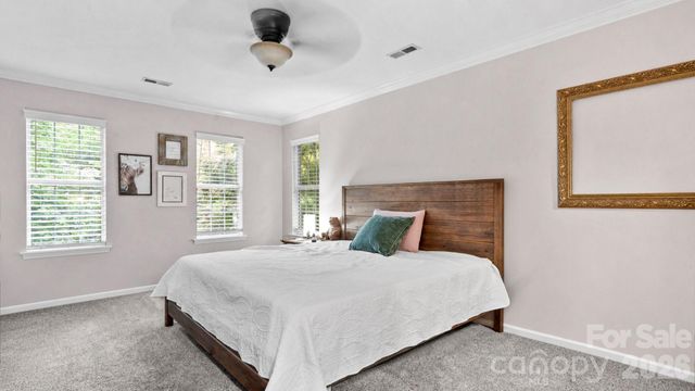 6901 Daerwood Place, Charlotte, NC 28215