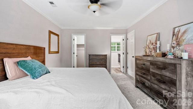 6901 Daerwood Place, Charlotte, NC 28215