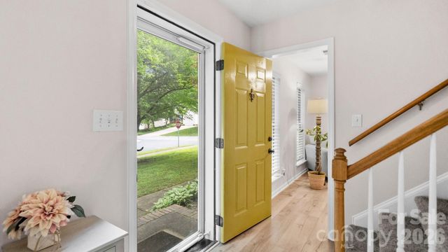6901 Daerwood Place, Charlotte, NC 28215
