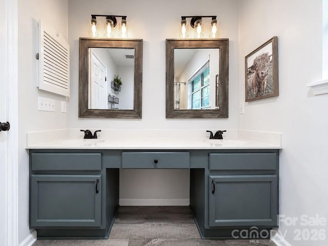 6901 Daerwood Place, Charlotte, NC 28215