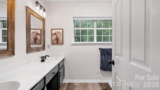 6901 Daerwood Place, Charlotte, NC 28215