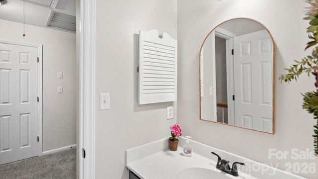 6901 Daerwood Place, Charlotte, NC 28215