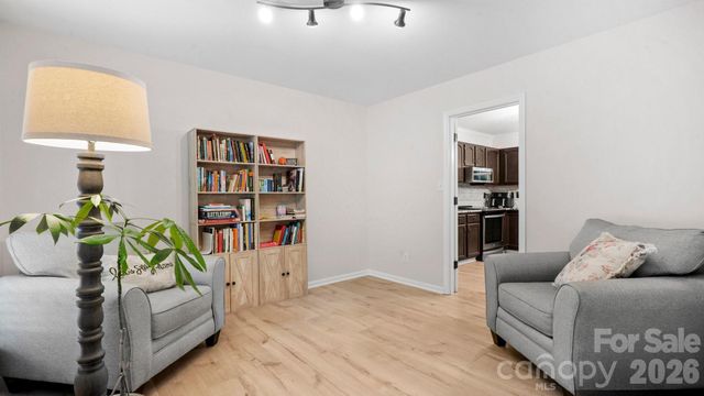 6901 Daerwood Place, Charlotte, NC 28215