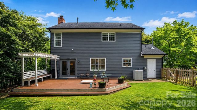 6901 Daerwood Place, Charlotte, NC 28215