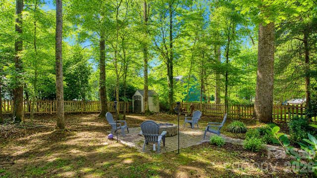6901 Daerwood Place, Charlotte, NC 28215