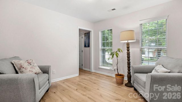 6901 Daerwood Place, Charlotte, NC 28215