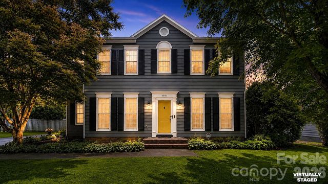 6901 Daerwood Place, Charlotte, NC 28215