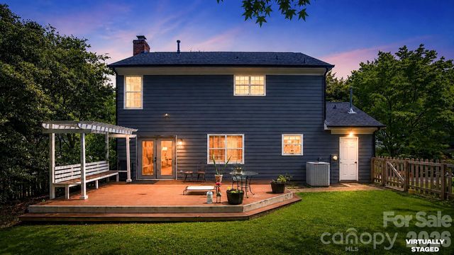6901 Daerwood Place, Charlotte, NC 28215